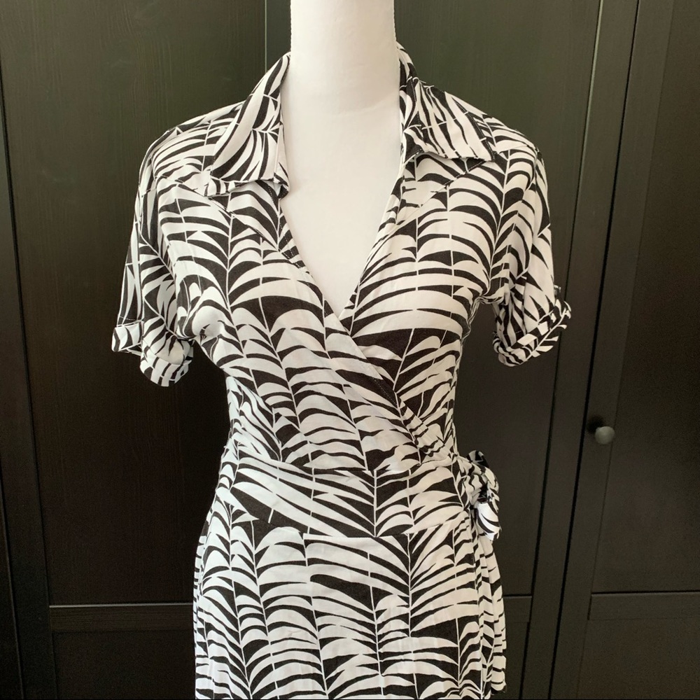 Banana Republic Black and White print wrap dress
